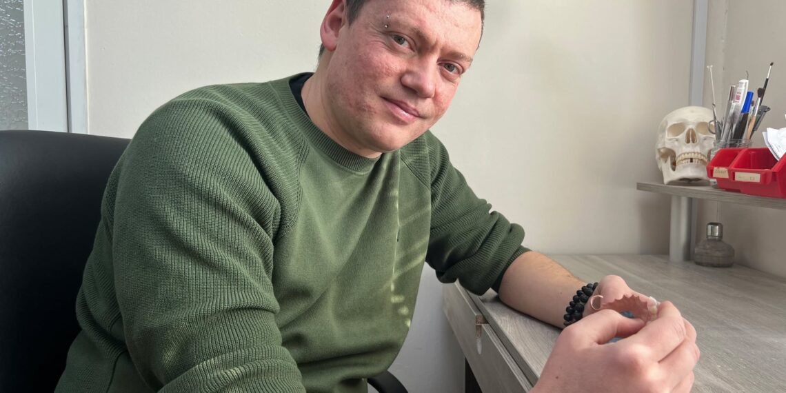 Зад всяка красива усмивка стои невидим майстор: Историята на зъботехника Марин Дунев от Варна (ВИДЕО)