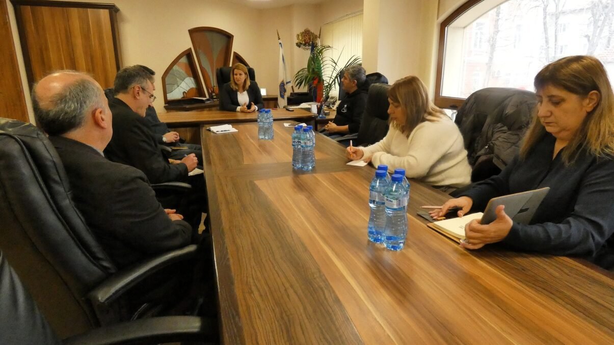 Работна среща между ръководството на район „Одесос“ и директори на училища във Варна