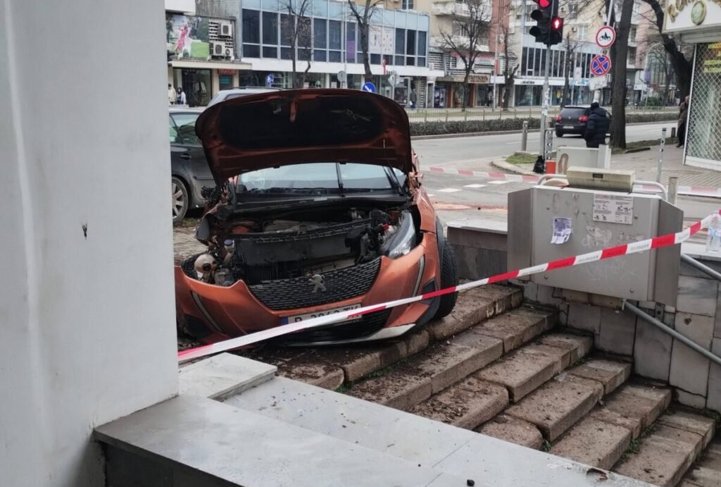 Катастрофа на кръстовището на бул. „Владислав Варненчик“ и ул. „Бенковска“ във Варна