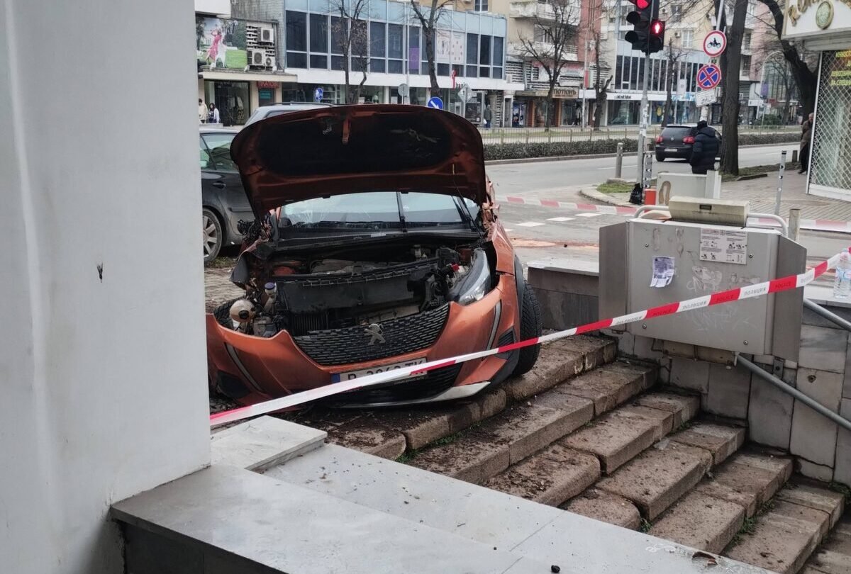 Катастрофа на кръстовището на бул. „Владислав Варненчик“ и ул. „Бенковска“ във Варна