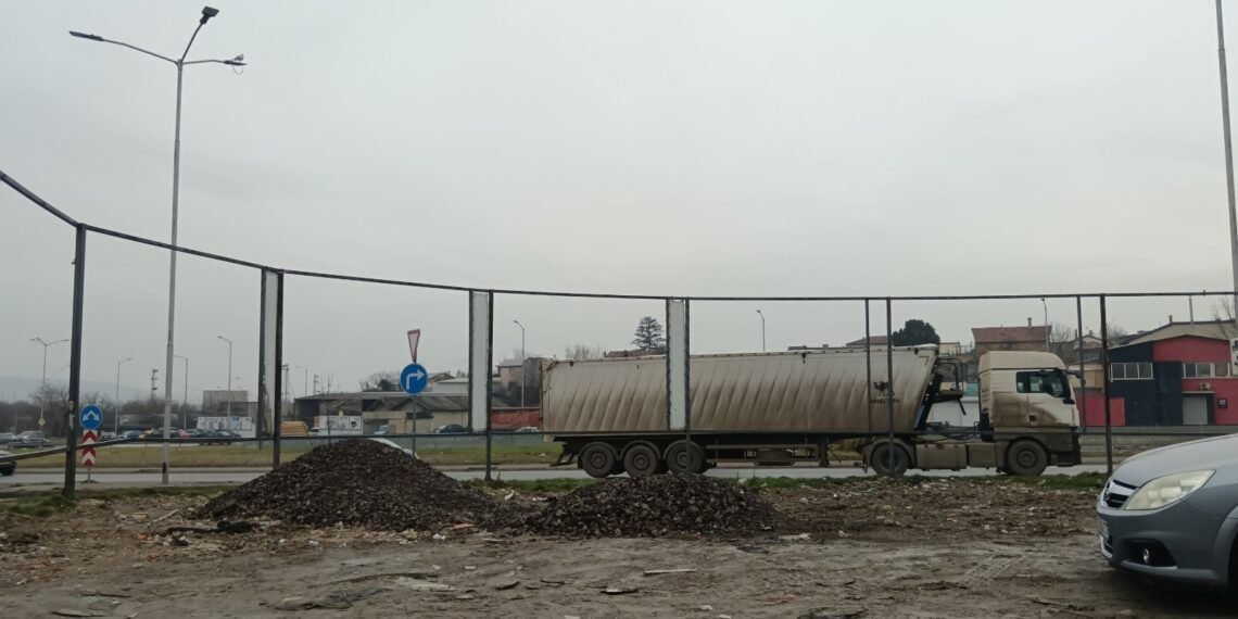 Теренът за новата площадка за едрогабаритни отпадъци в район „Одесос“