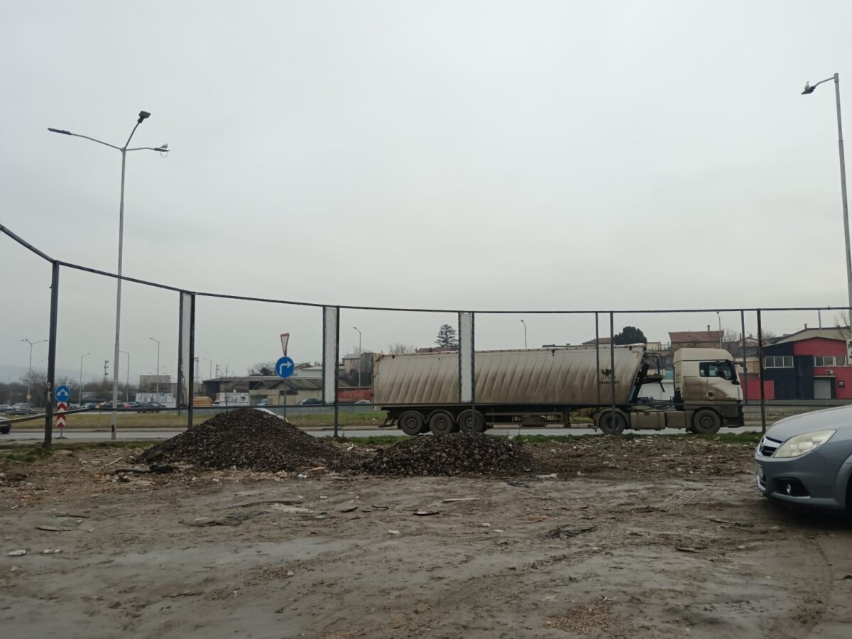 Теренът за новата площадка за едрогабаритни отпадъци в район „Одесос“