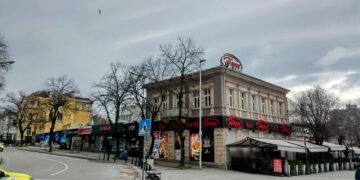 Централната част на Варна по бул. „Княз Борис I“, където предстои разглеждане на проект за нова сграда