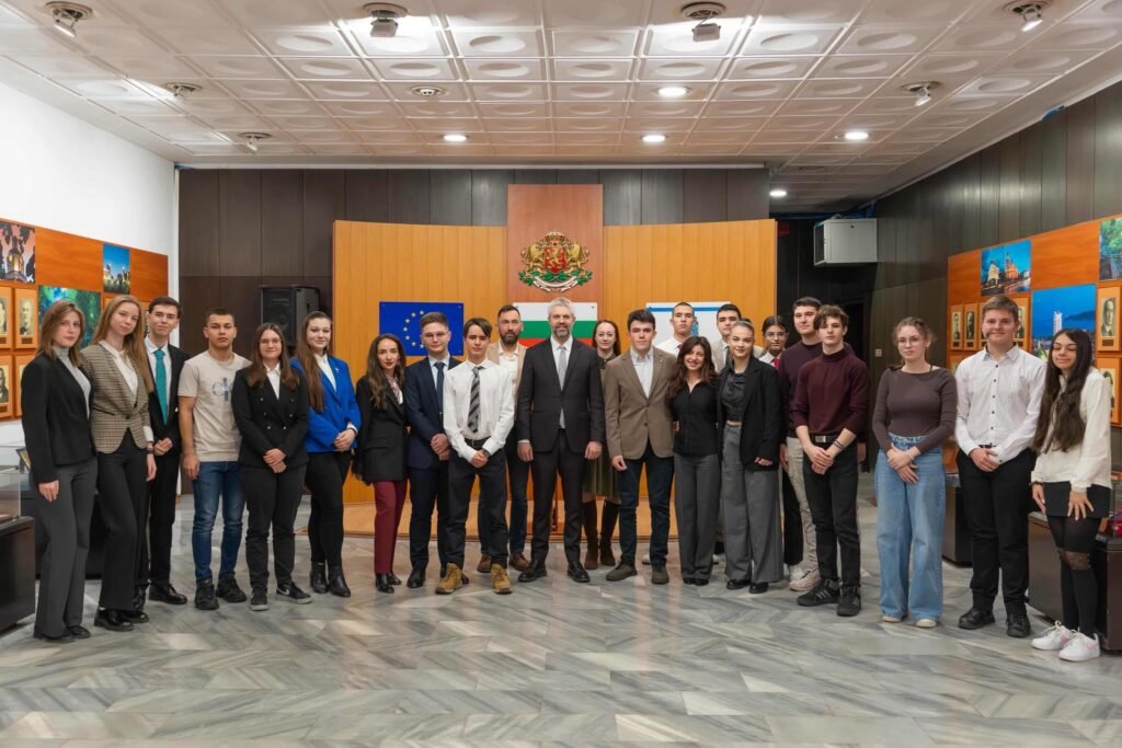 Учредително събрание на Варненски ученически съвет в зала „Варна“