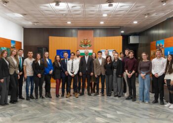 Учредително събрание на Варненски ученически съвет в зала „Варна“