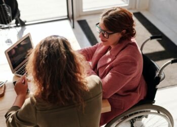 До 10 225 евро могат да получат работодателите за адаптиране на работни места за хора с увреждания