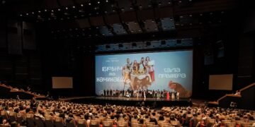 Публиката в пълната зала на премиерата