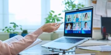 Над 1100 учители от цялата страна ще развиват умения за работа с изкуствен интелект