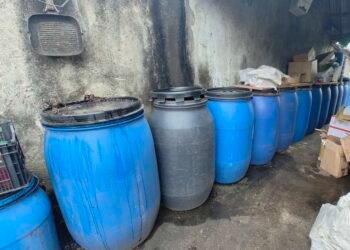 Над 2000 литра нелегален етилов алкохол иззеха митничари при акция във Варна