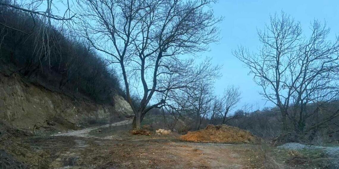 ВиК – Варна започна аварийно възстановяване на скъсана тръба в Каменар