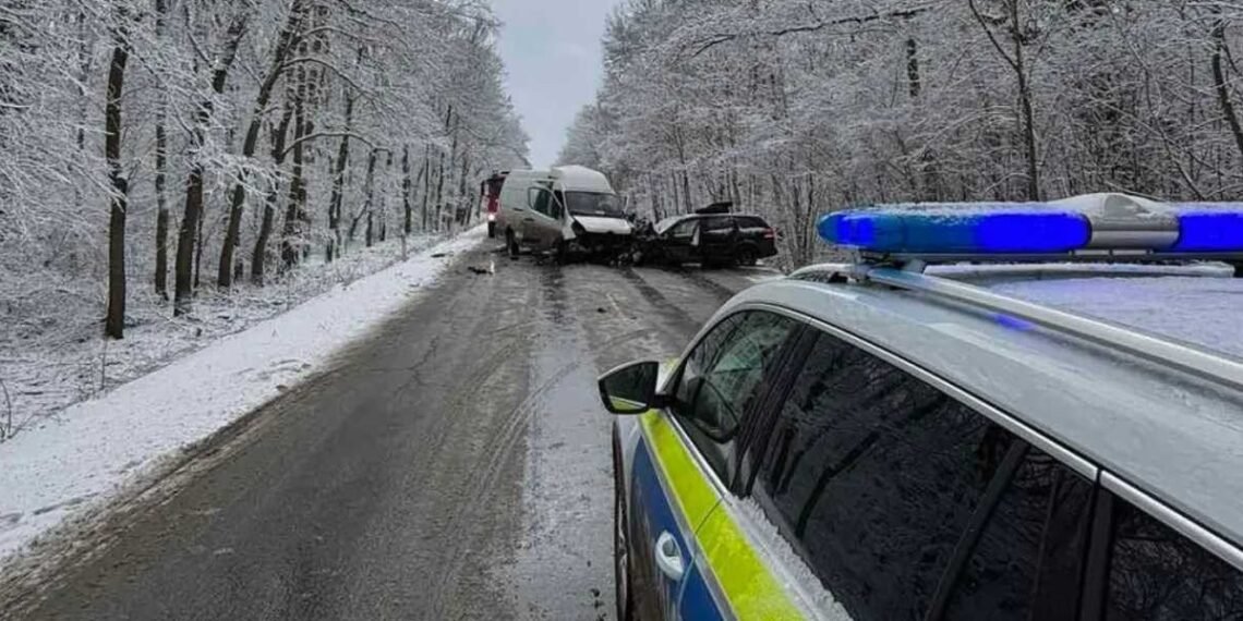Тежка катастрофа край Старо Оряхово: двама загинали, трети е откаран в болница