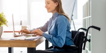 АХУ организира онлайн консултации за кандидатстване по програмите за хора с увреждания