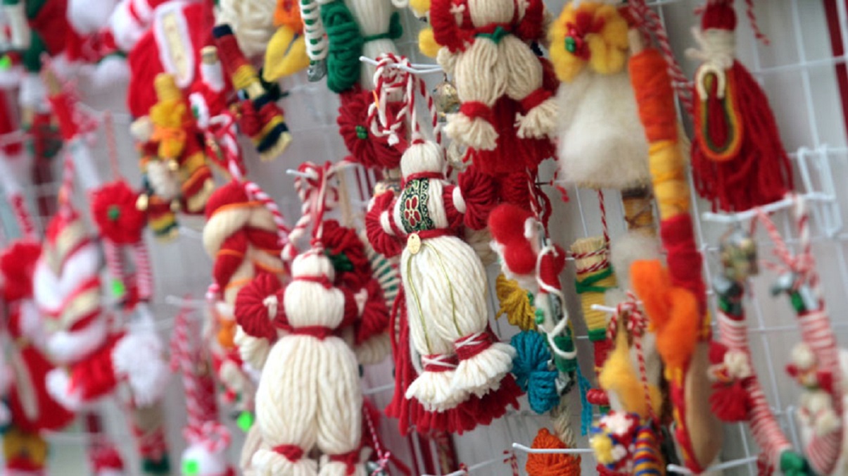 Продажба на мартеници в централната част на Варна преди 1 март