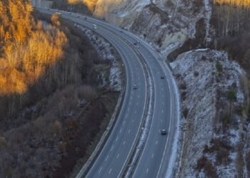 Между 10 и 13 февруари ще се обрушват скатове в участък от АМ „Струма“ в област Кюстендил. Шофирайте внимателно!