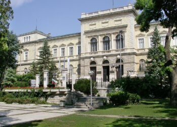 Учебният музей към РИМ – Варна