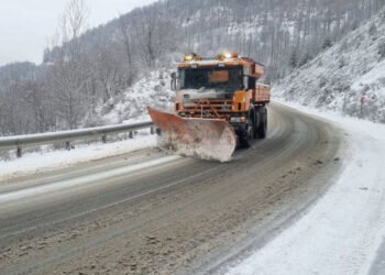 290 снегорина обработват републиканските пътища. Трасетата са почистени и проходими при зимни условия