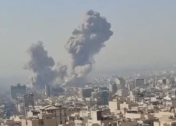 Израел удари Иран