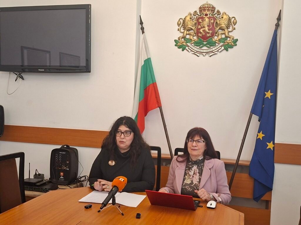 Ученици в професионална гимназия във Варна по време на практическо обучение