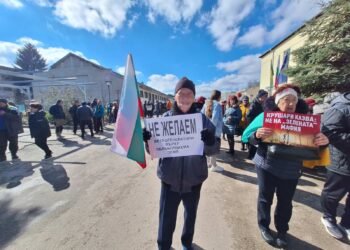 След протест: Общинският съвет в Крушари отмени решението за ветропарк с 80 турбини (ВИДЕО/СНИМКИ)