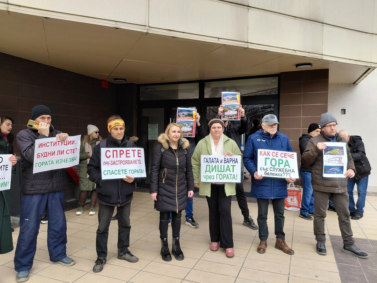 Жители на Галата и Аспарухово на протест срещу презастрояването и унищожаването на горските терени във Варна