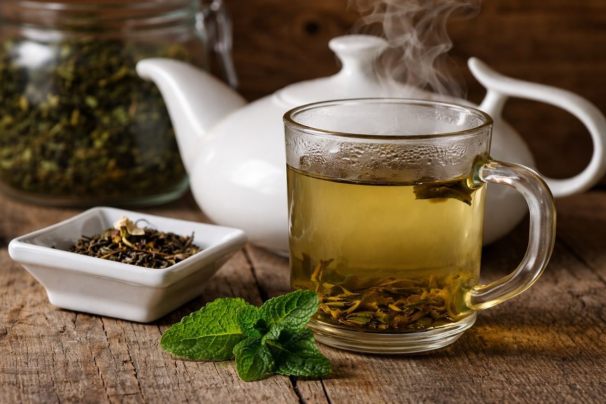 Чаша зелен чай с високо съдържание на антиоксиданти