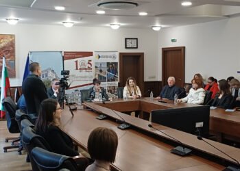 Община Варна участва във форум „Кариери“ в Икономическия университет