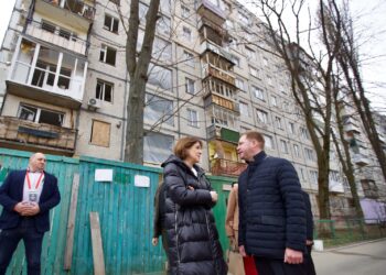 Министър Нейнски в Киев: Ужасите на войната са ежедневие за украинците