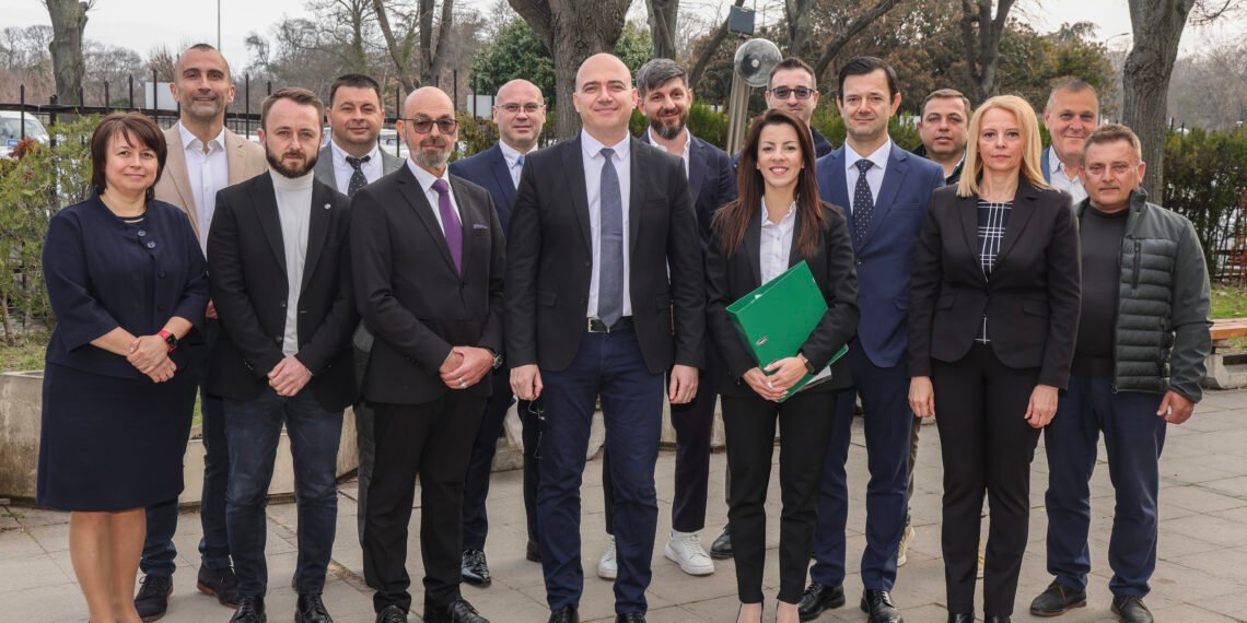 Коалиция „Прогресивна България” регистрира листата си в 3-ти МИР Варна за участие в парламентарните избори на 19 април (ВИДЕО)