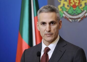 Премиерът Гюров: Имаме готови мерки за най-уязвимите граждани и бизнеса във връзка с поскъпването на горивата 