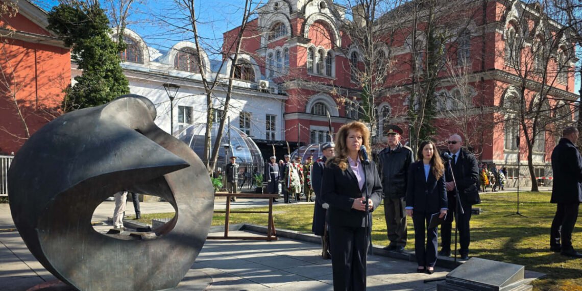 Илияна Йотова: Днес молитвата ни е за мир, разум и диалог