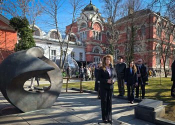 Илияна Йотова: Днес молитвата ни е за мир, разум и диалог