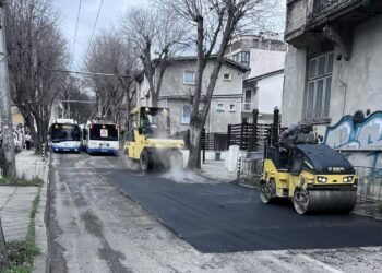 Повече пари за улиците във Варна: Трикратно увеличение за кърпене на дупки и тротоари