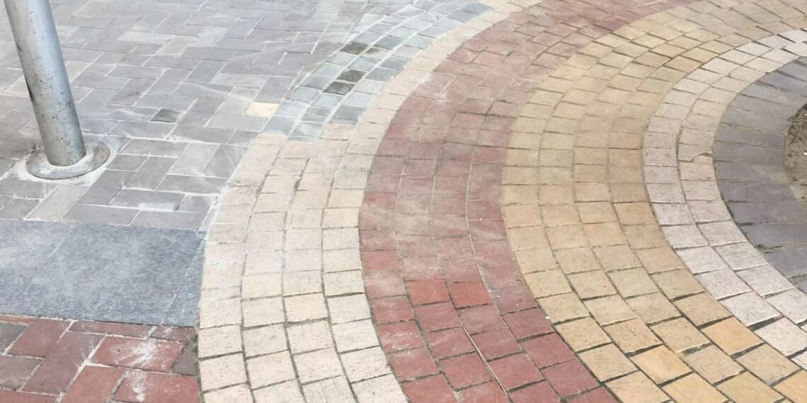 След месеци чакане: Ремонтираха пропадането на ул. „Михаил Колони“, но недоволството остана