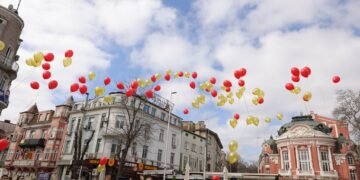 105 години Варненски театър: празнична програма, „Време разделно“, 105 балона и награди „Златна маска“