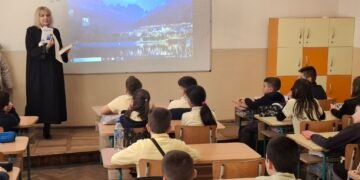 За правото, избора и една спонтанна прегръдка: съдия от Окръжен съд – Варна гостува на петокласници