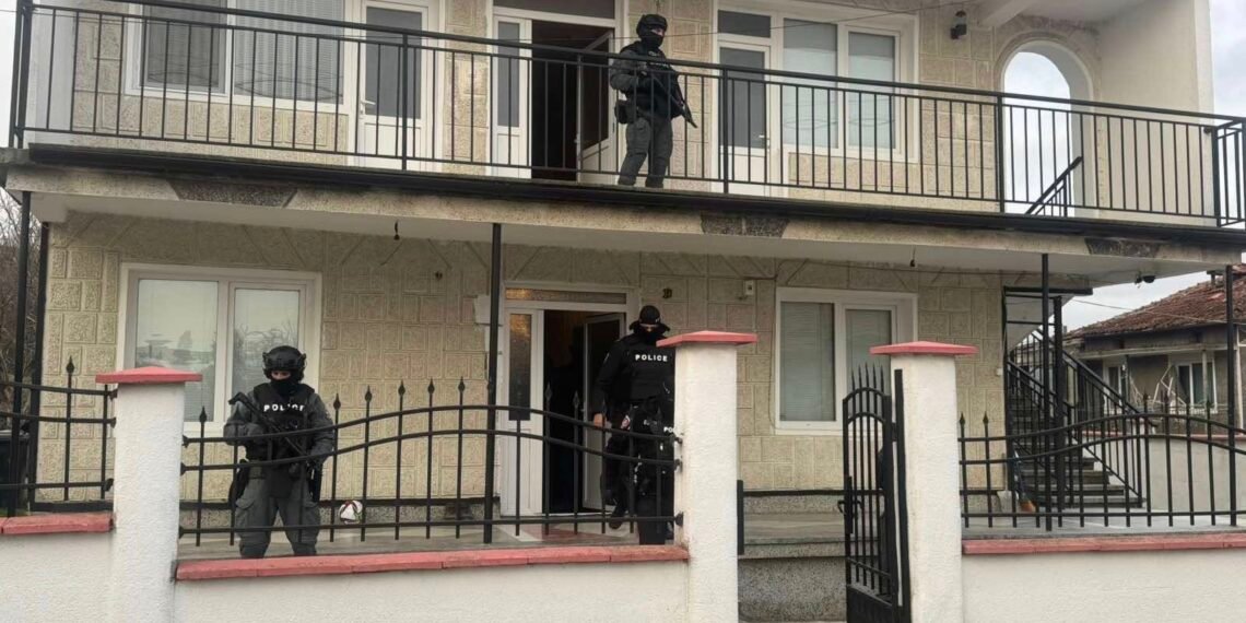 КПП-та и масови проверки във Варна – десетки нарушения и задържани (СНИМКИ)