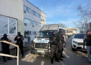 При полицейска акция разбиха фабрика за фалшиви лекарства и хранителни добавки (СНИМКИ)