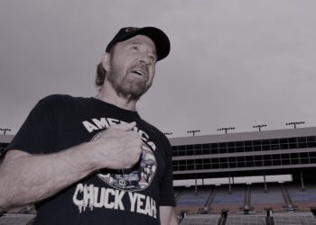 Почина Чък Норис