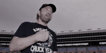 Почина Чък Норис