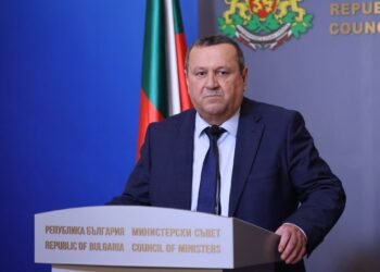 Министър Адемов: Правителството ще подпомогне до 1 380 000 уязвими при скок на цените на горивата