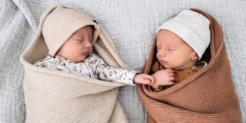 Бебета без дом: историята на близнаците разкри дефицити в приемната грижа