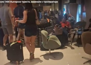 1400 българи, тръгнали на екскурзия с туроператори в Близкия изток, остават в капан