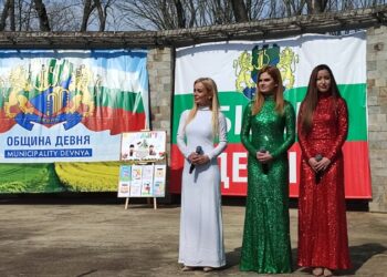 Със завладяващ концерт и изложба под открито небе Девня празнува 3 март (СНИМКИ)