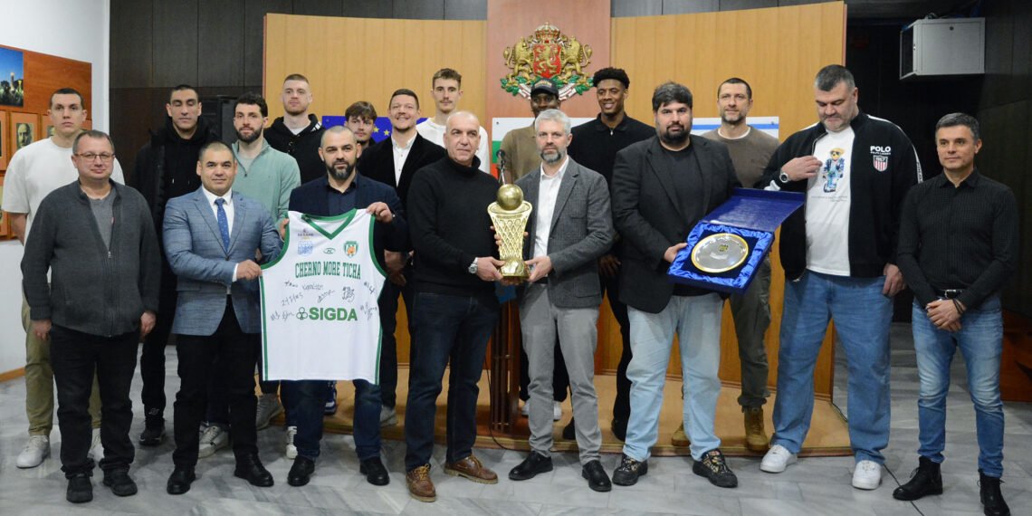 Кметът Благомир Коцев посрещна носителите на Купа „България“ – БК „Черно море Тича“