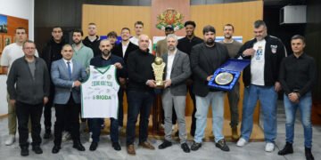 Кметът Благомир Коцев посрещна носителите на Купа „България“ – БК „Черно море Тича“