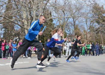 250 атлети от различни възрасти взеха участие в 63-тата Щафетна обиколка на Радио Варна по повод 3 март
