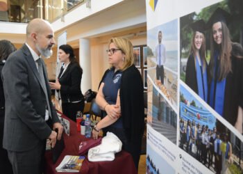 При засилен интерес от ученици и родители се провежда Кандидатстудентската борса във Варна