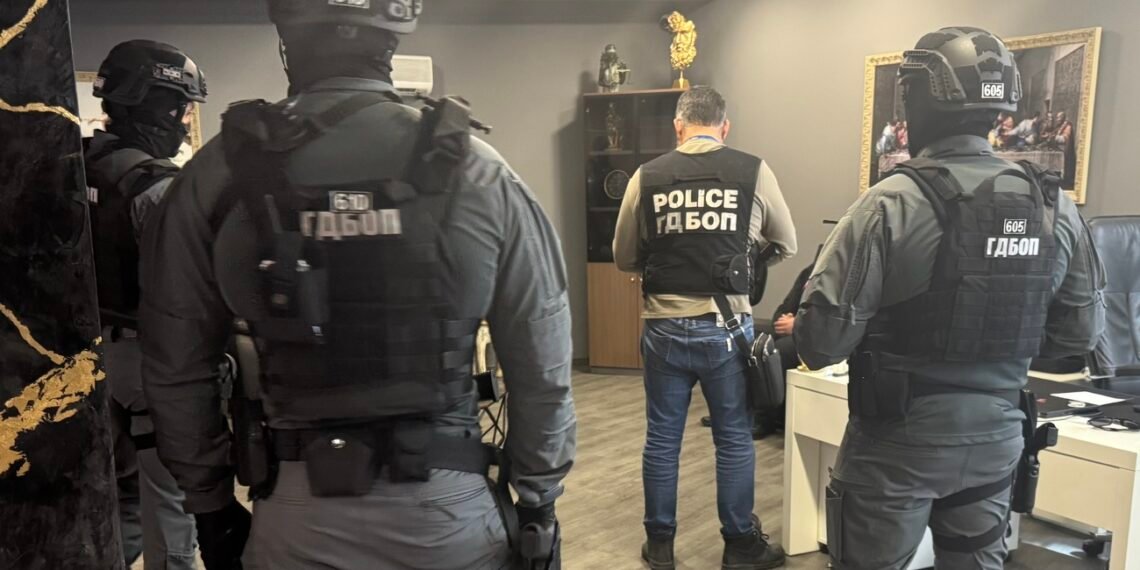 ГДБОП неутрализира престъпна група за рекет, действала чрез насилие, изнудване и отвличане (ВИДЕО/СНИМКИ)