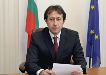 Министър Корман Исмаилов: Над 60% от пощенските служители са на минимална заплата, а изпълнителният директор получава над 7600 евро