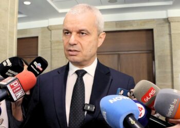 Срещу криза с горивата: „Възраждане“ предложи вдигане на санкциите срещу Руската федерация